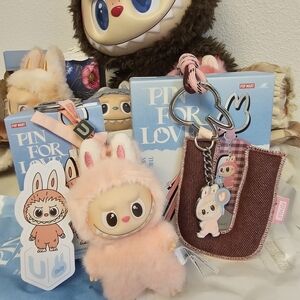PIN FOR LOVE BUNDLE LETTER "U" BRAND NEW